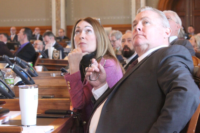Kansas lawmakers want to cut tax credit
