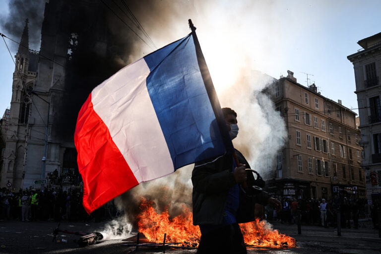Protest ban overturned in France