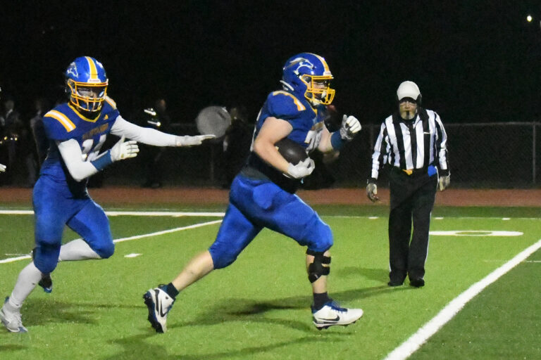 Mustangs trounce Trojans 59-0 for homecoming win