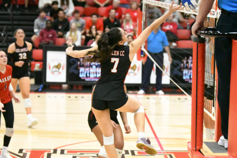 Allen ends year with loss to Cowley in straight sets